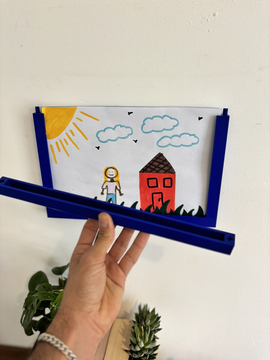 A4 Wall Frame – Top-loading, Multi-page Holder - thumbnail 4