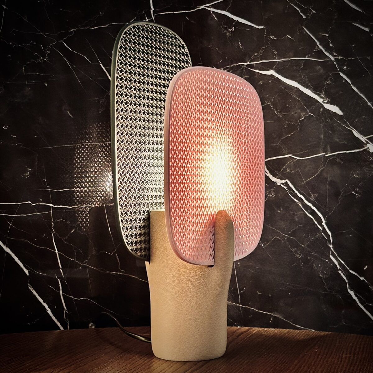 CERCA_table-lamp_green-pink-side
