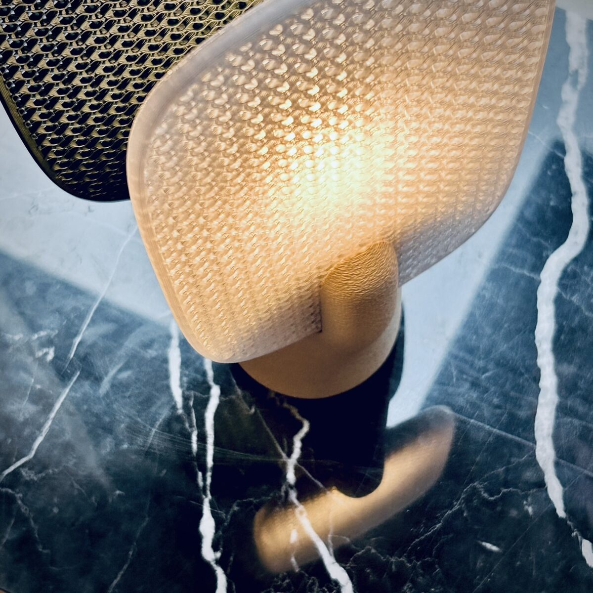 CERCA_table-lamp_green-white-closeup