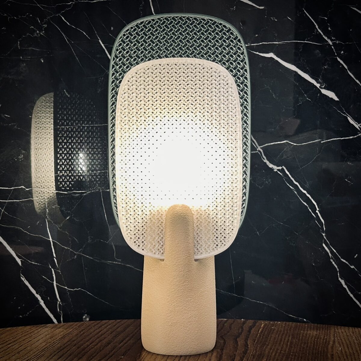 CERCA_table-lamp_green-white-front-2