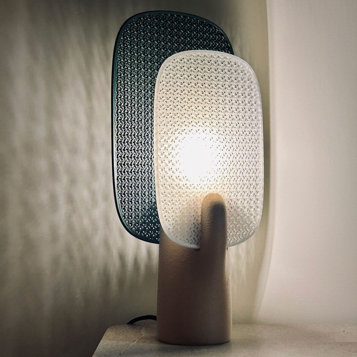 CERCA_table-lamp_green-white-side