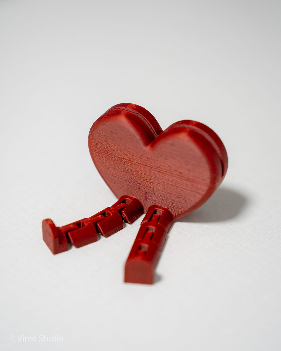 Flirty | Heart Photo & Card Display With Flexible Legs