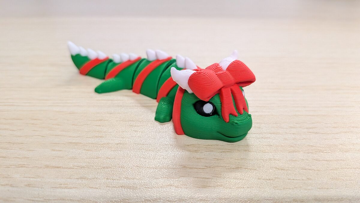 Gift Dragon - Articulated Keychain Figure - thumbnail 4