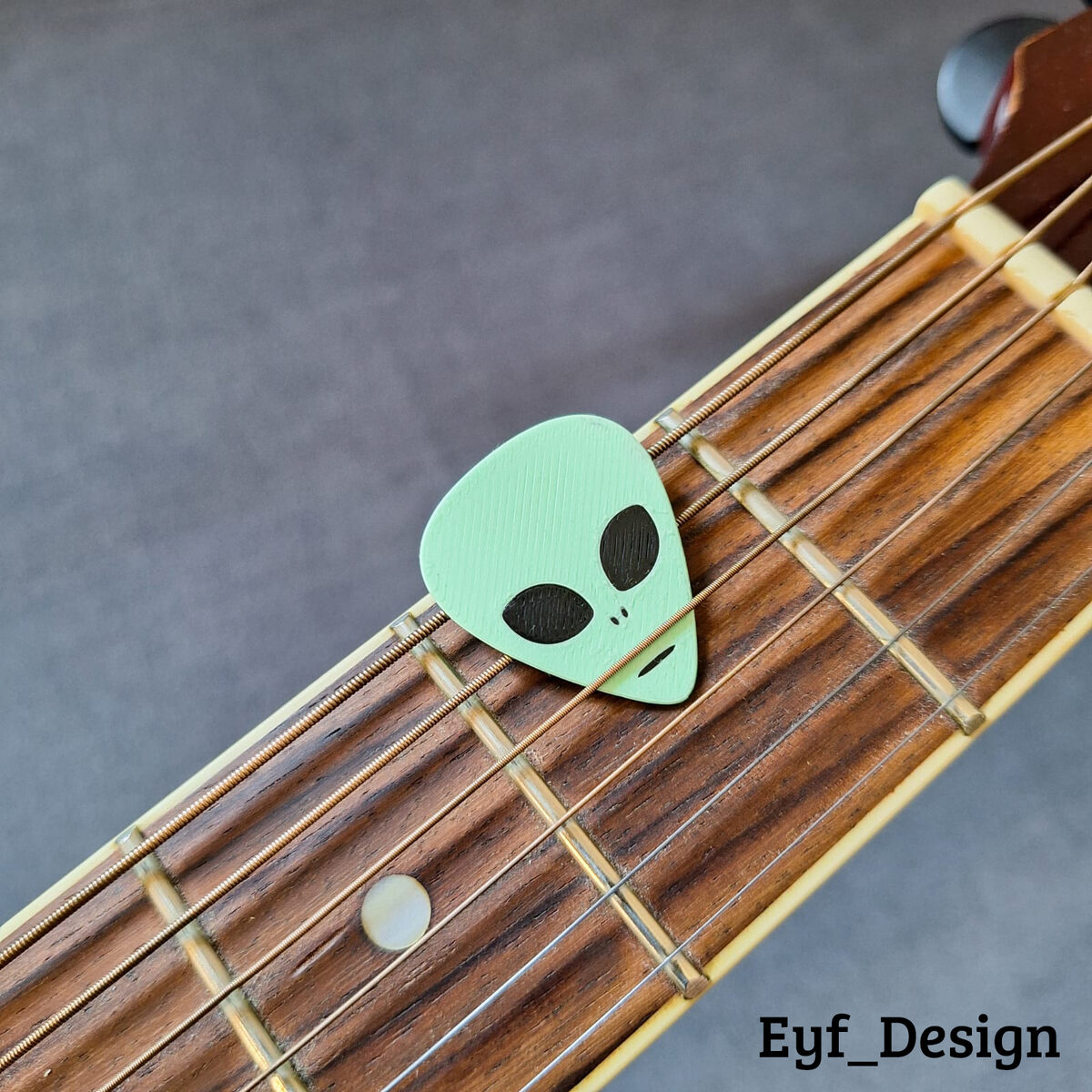 Guitar Pick - Alien - thumbnail 3