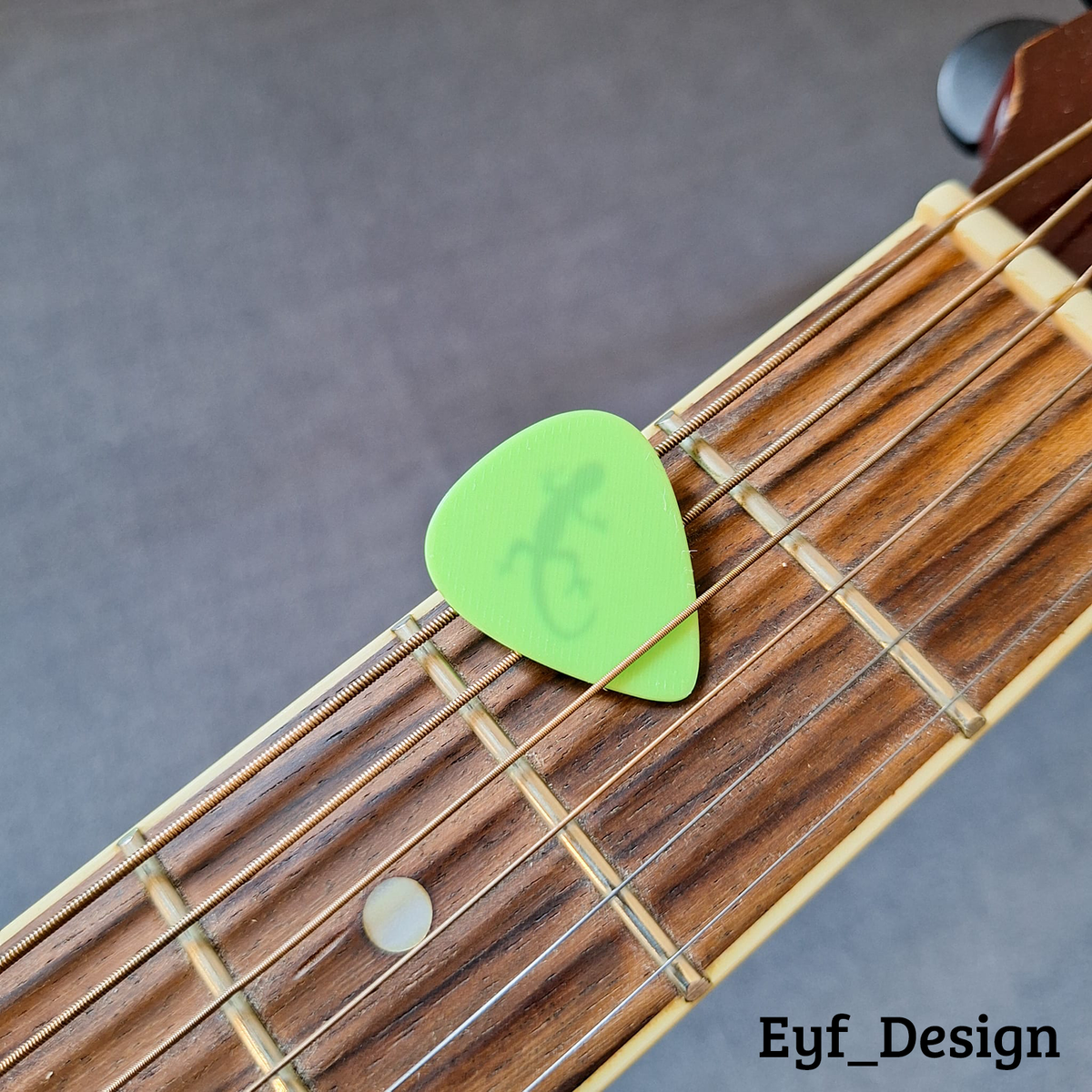 Guitar Pick - Lizard - thumbnail 3