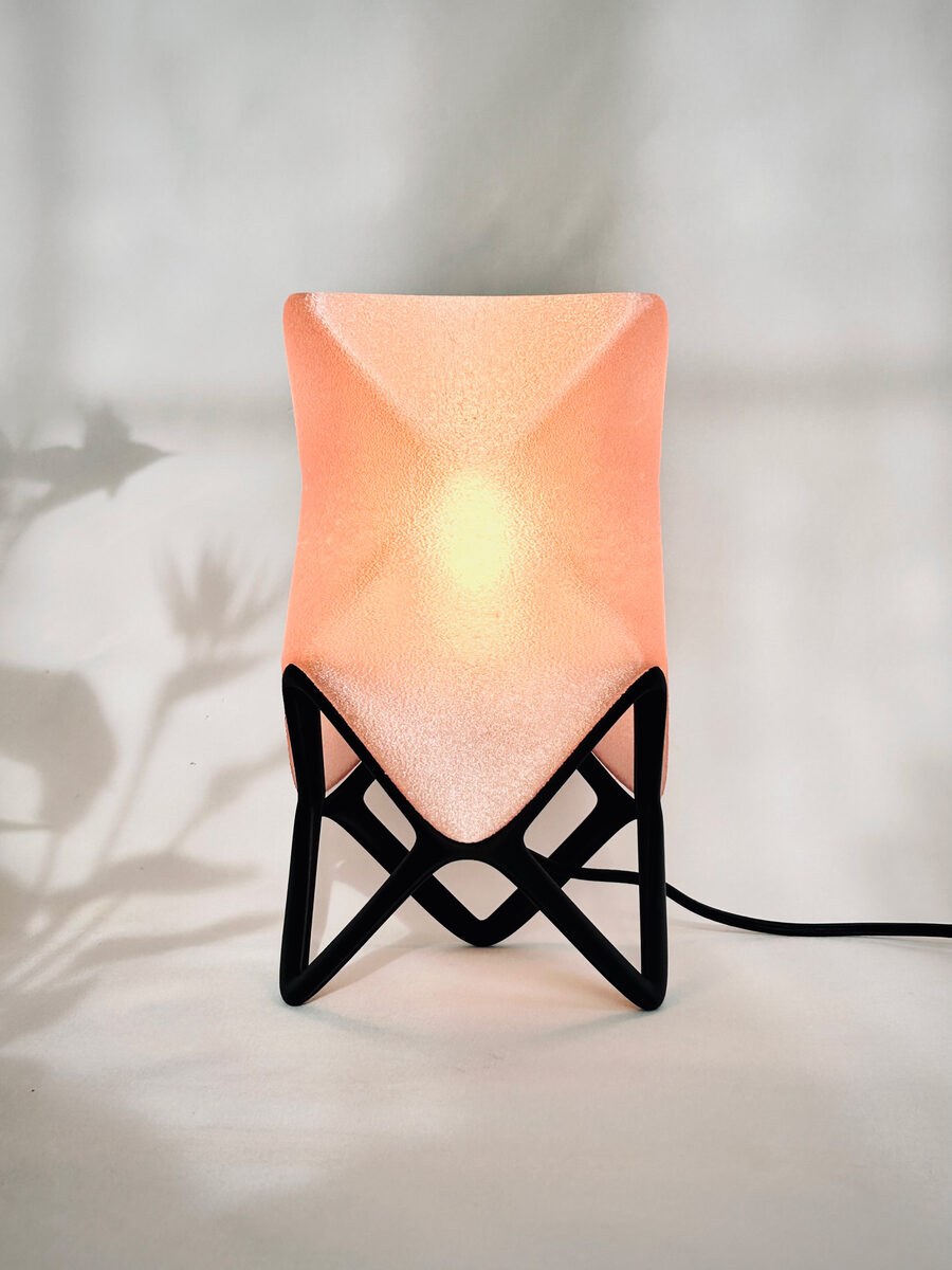 ORIGAMI_table-lamp_pink-front-tall