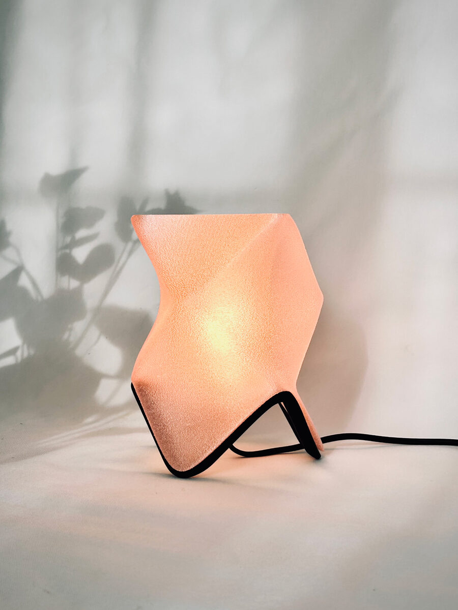 ORIGAMI_table-lamp_pink-side-short