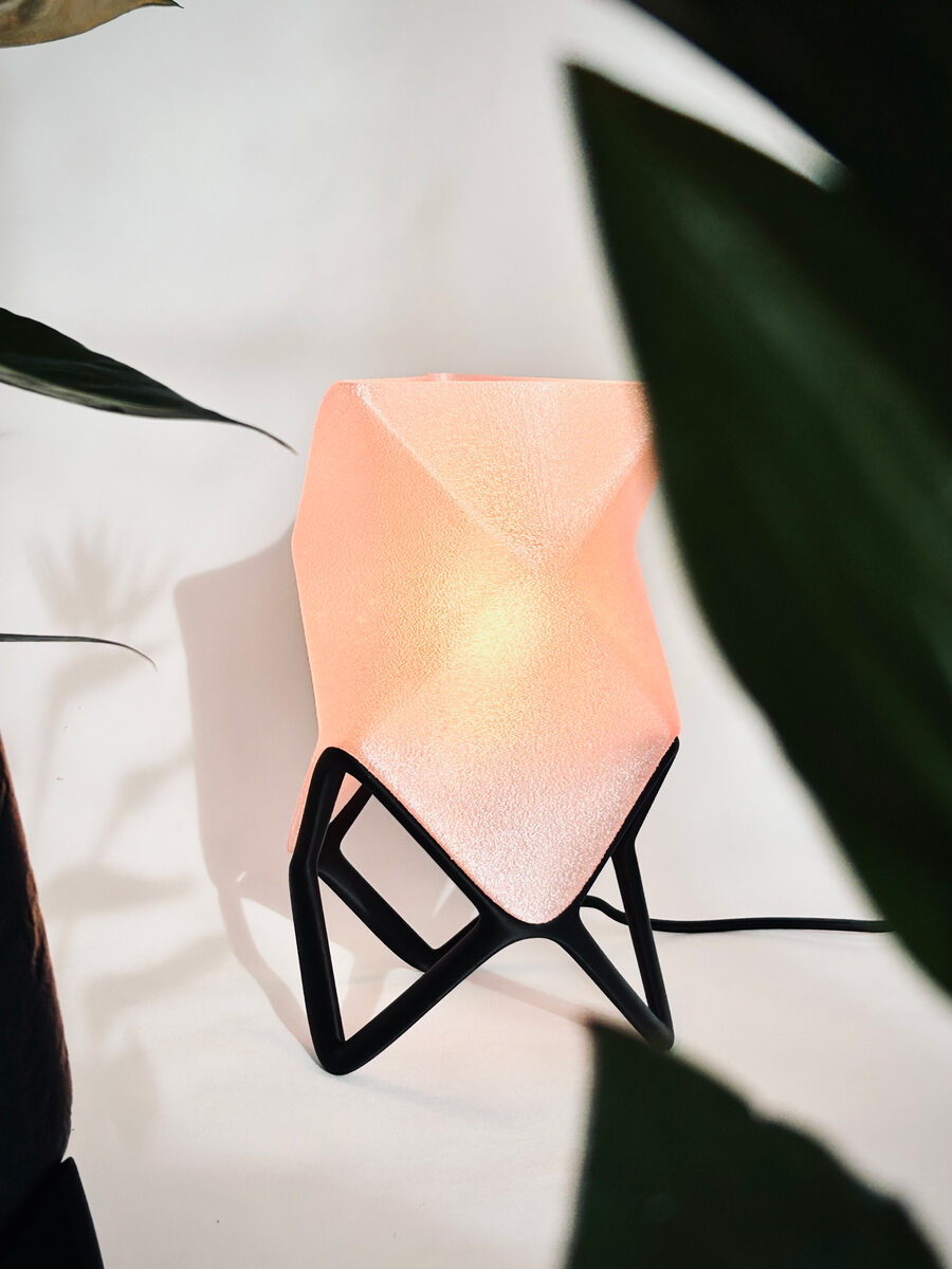 ORIGAMI_table-lamp_pink-side-tall-2