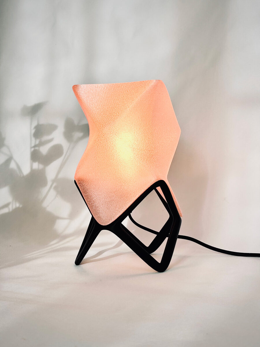 ORIGAMI_table-lamp_pink-side-tall