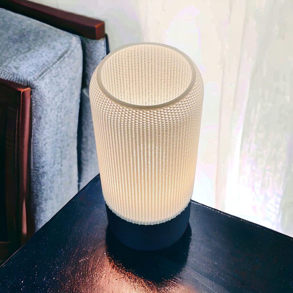 TELA_table-lamp_blue-white-top-ON